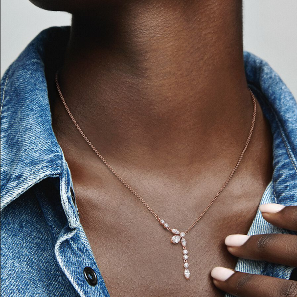 Screenshot 2022-11-24 at 23-39-43 382386C01_ABC123_MODEL_eCOM_02_RGB.jpg (Imagen JPEG 900 × 900 píxeles) - Escalado (67 %)