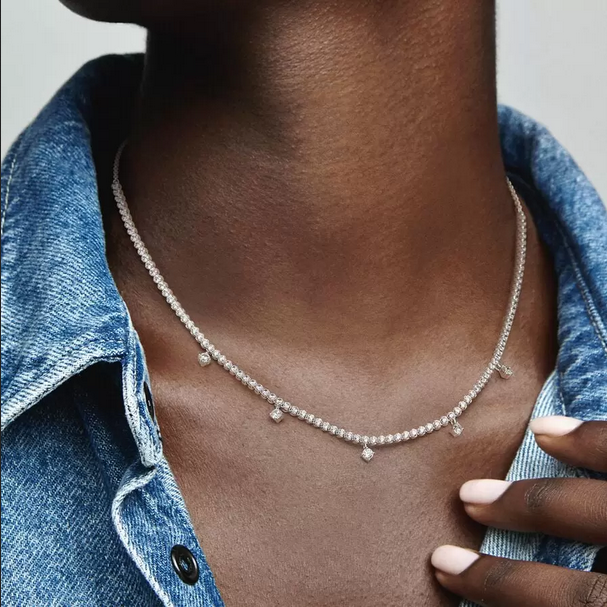 Screenshot 2022-11-24 at 23-52-26 392405C01_ABC123_MODEL_eCOM_02_RGB.jpg (Imagen WEBP 900 × 900 píxeles) - Escalado (67 %)