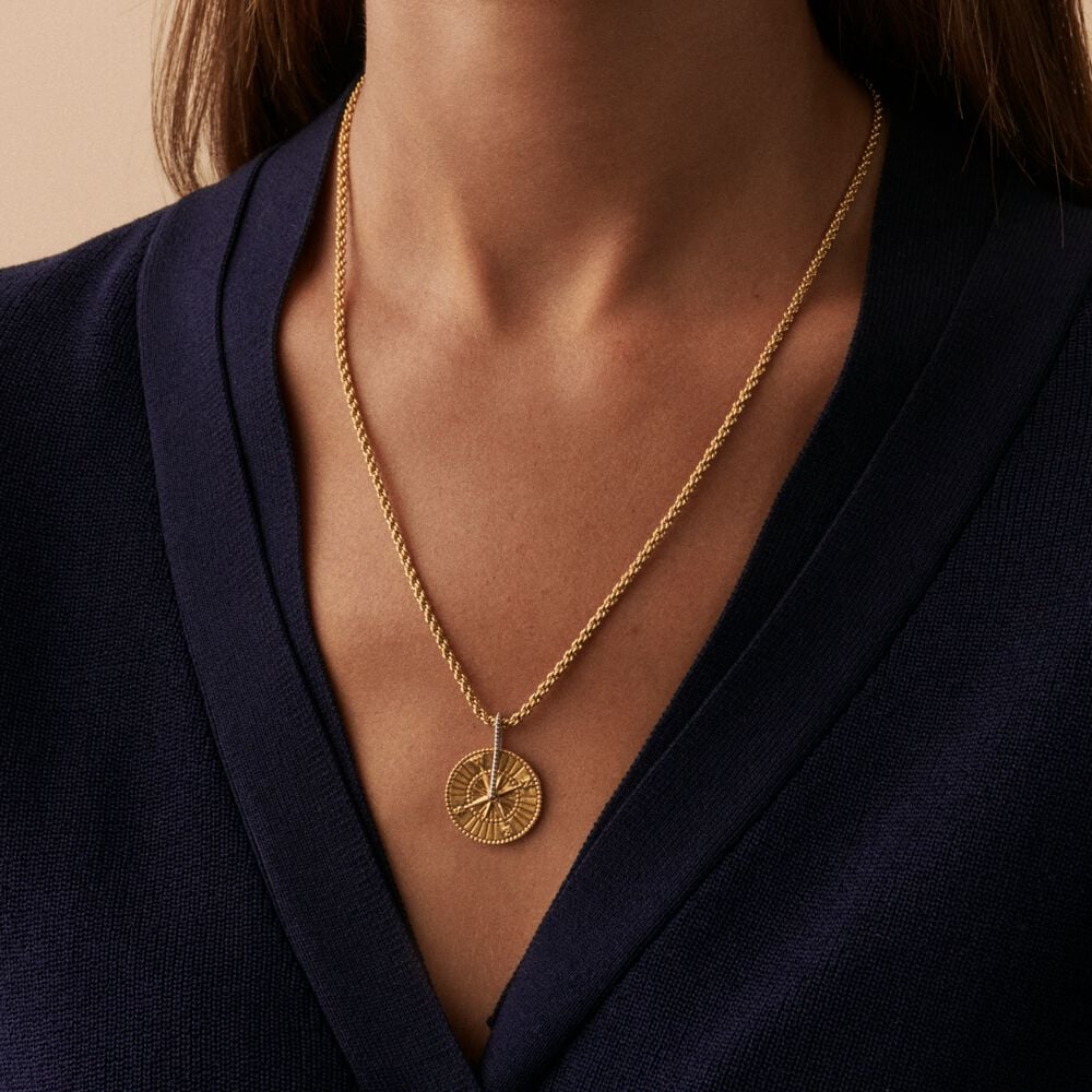 02880024-113-TU-colgante-brujula-dorada-plata-joyeria-acebo-agatha-paris-1