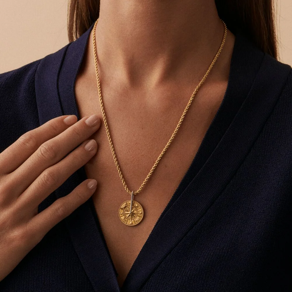 02880024-113-TU-colgante-brujula-dorada-plata-joyeria-acebo-agatha-paris-2