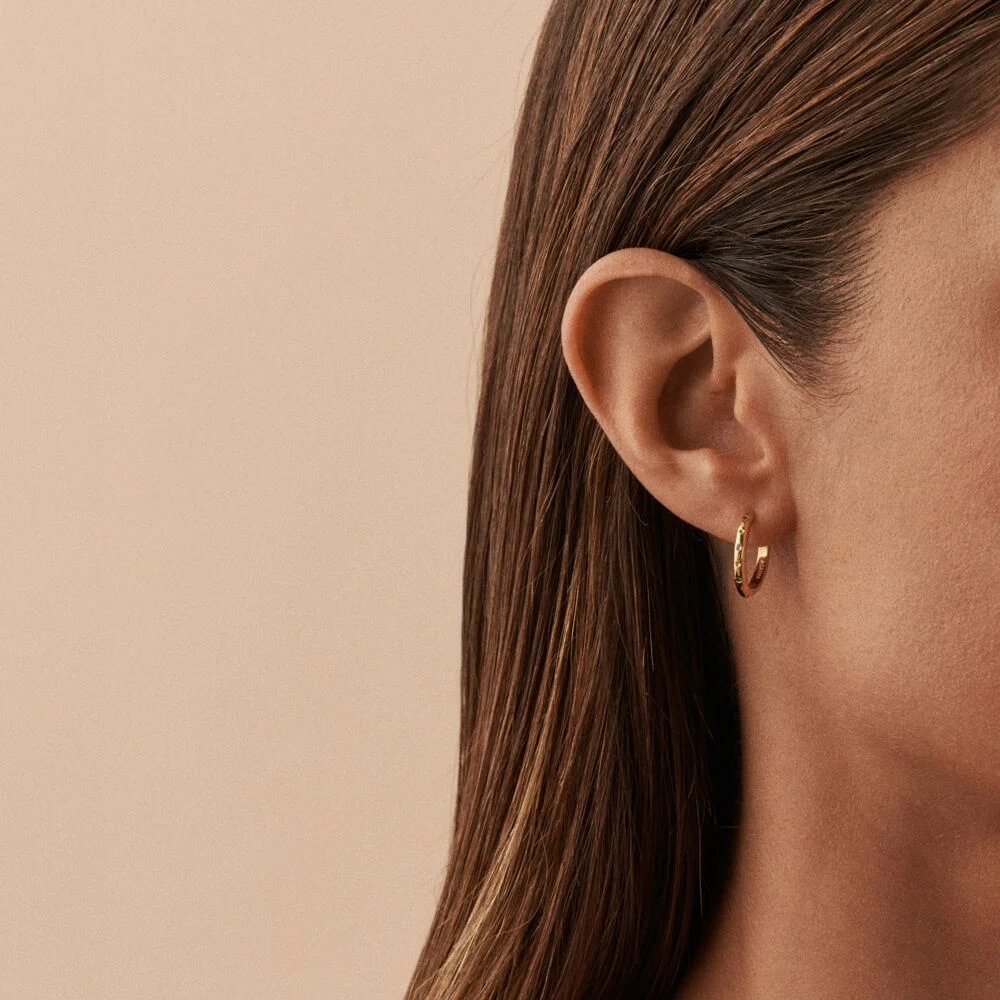 02380562-137-TU-pendientes-criolla-dorada-alianza-maria-pombo-joyeria-acebo-pequeña-