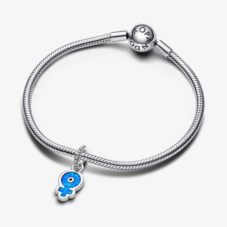 793181C01-charm-plata-esmalte-colgando-simbolo-mujer-pandora-joyeria-acebo-pulsera