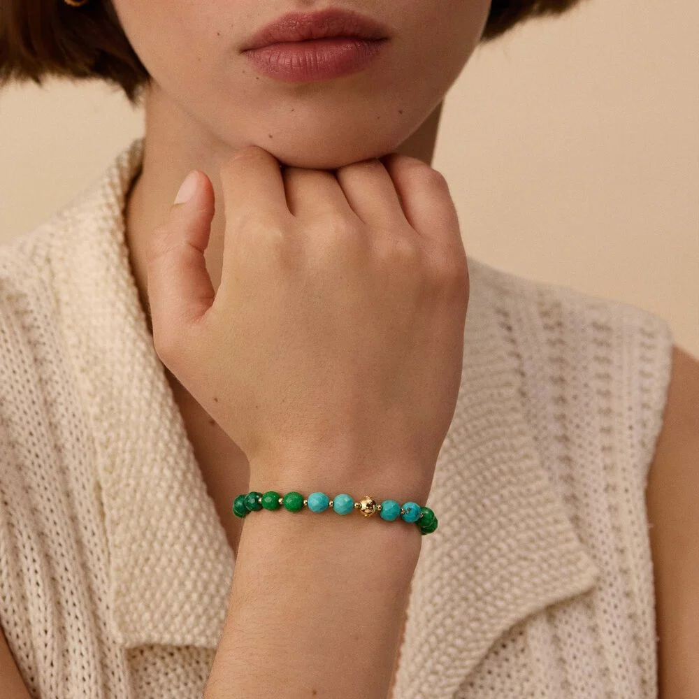 02480331-658-TU-pulsera-piedras-verdes-latón-elastica-agatha-paris-maria-pombo-joyeria-acebo-