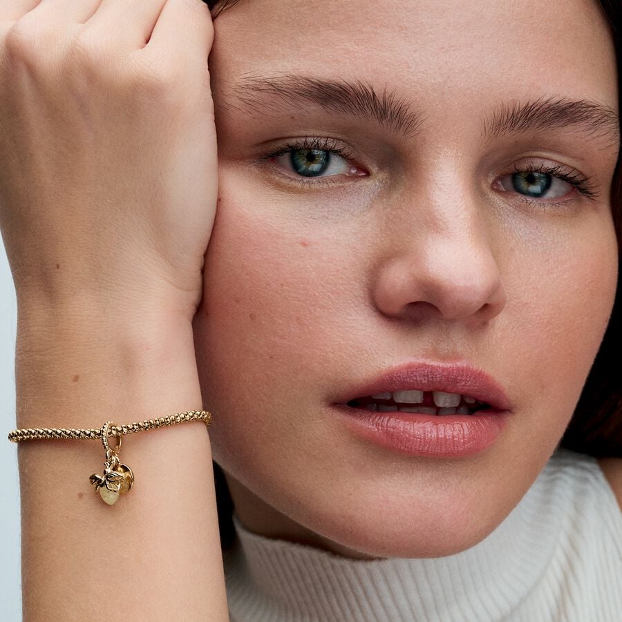 769352C01-charm-colgante-dorado-luciernaga-pandora-joyeria-acebo-2